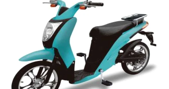 Japonia: Miletto, un scuter "hibrid" economic acţionat electric şi mecanic
