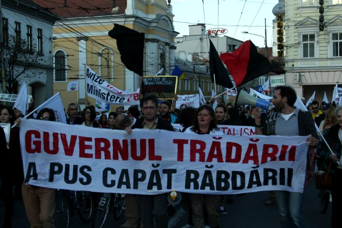 Dumitru Cornel-Vilcu (centru), unul dintre cei mai activi protestatari din Cluj-Napoca. FOTO: Arhivă personală