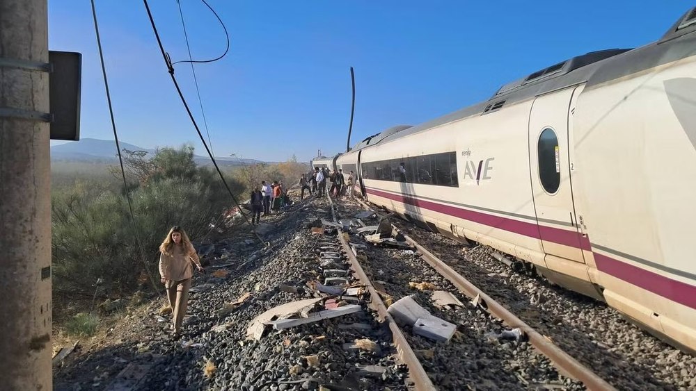 Două trenuri de mare viteză s-au ciocnit în Spania: „Sunt mulți morți, este oribil”, confirmă un martor al accidentului