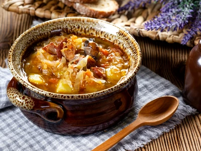 Supa cu afumatura Sursa foto shutterstock 1780012733 jpg