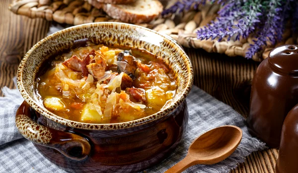 Supa cu afumatura Sursa foto shutterstock 1780012733 jpg