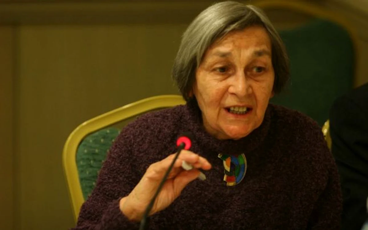 Singurătatea Doinei Cornea jpeg