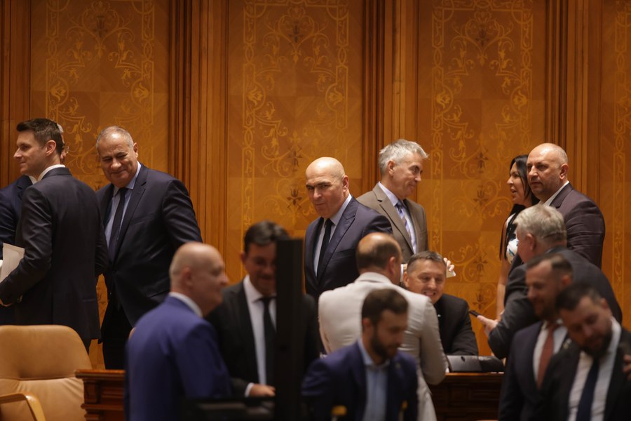 Românii, revoltați de haosul fiscal. Experții spun că PSD frânează reformele vitale: „Lumea crede că doar poporul suferă”