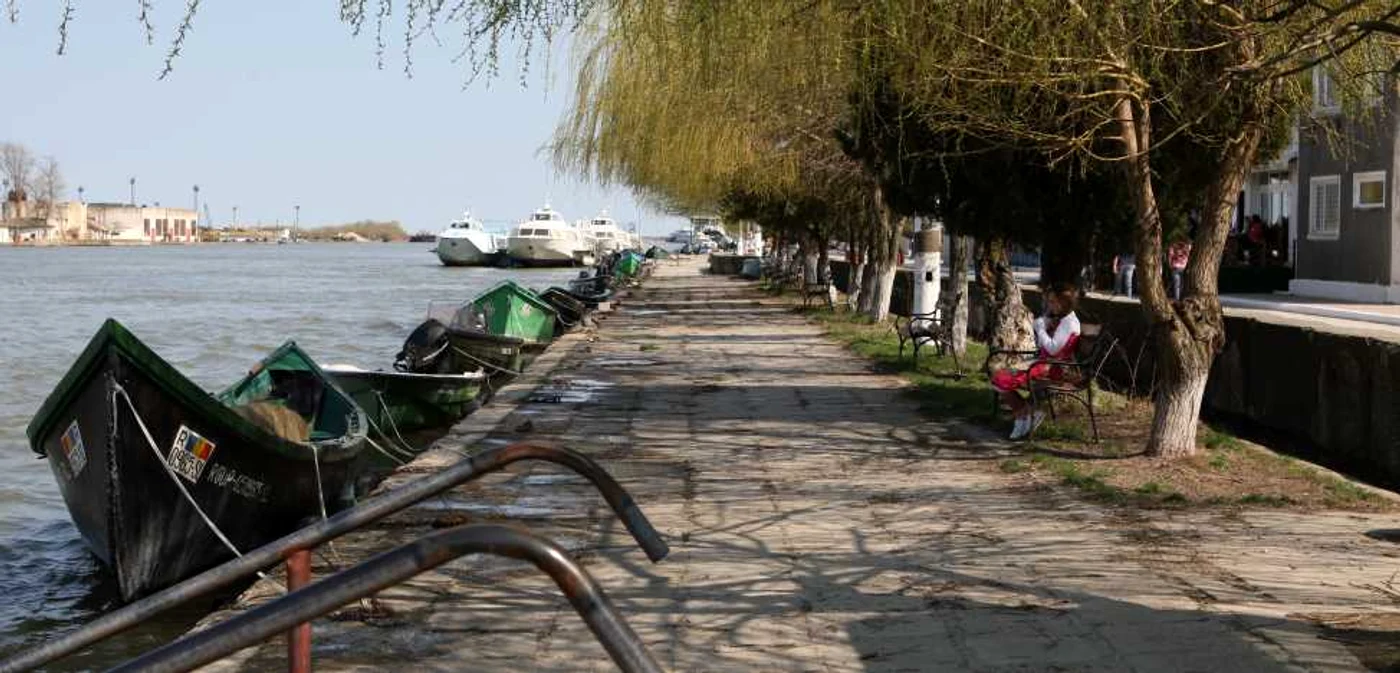 Relaxare pe faleza din Sulina