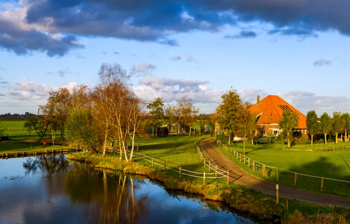 Povestea cuplului care și-a cumpărat un „mic sat” în Franța / Foto: Shutterstock