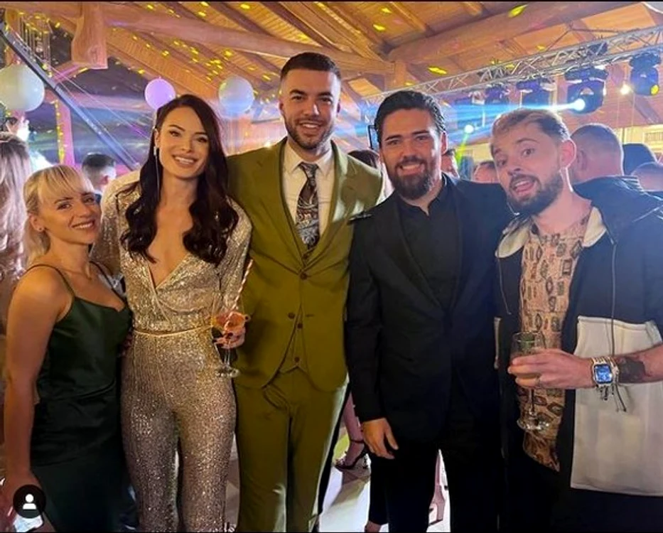 
    Culiță și-a asortat costumul cu cel al micuțului MilanFoto: Instagram  