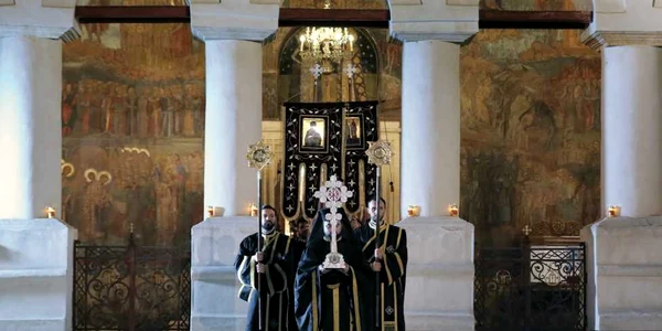 Slujbă Vinerea Marea pe timpul epidemiei de covid 19 la Patriarhia Română FOTO EPA-EFE / Roberte Ghement
