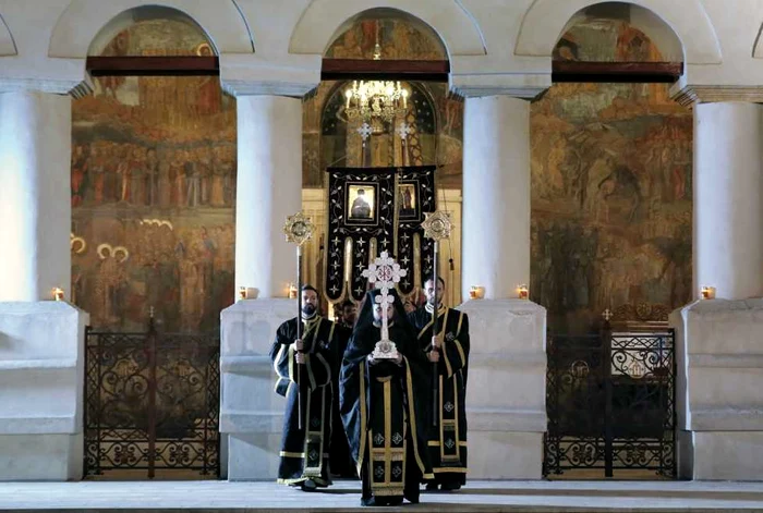 Slujba de Înviere la biserica din curtea Patriarhiei Române  Imagine: Inquam Photos