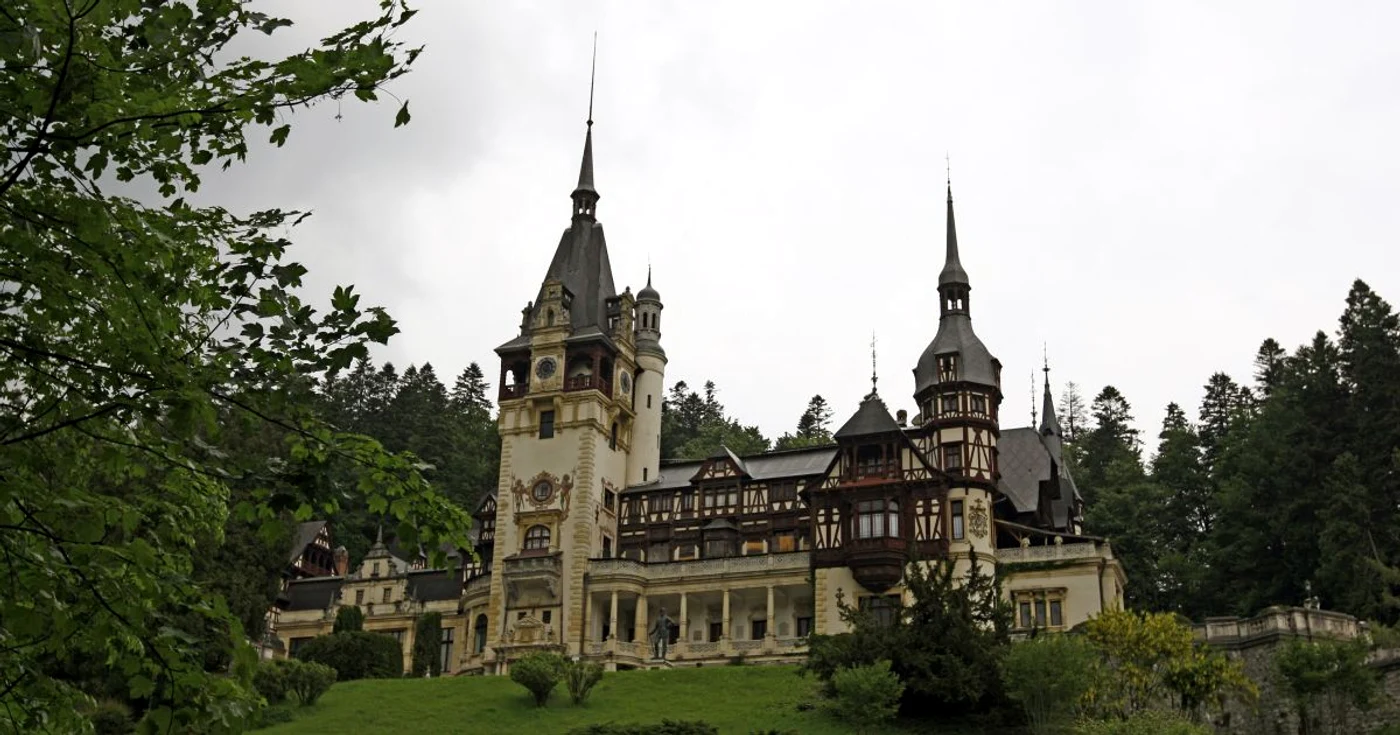 Castelul Peleş. Arc peste timp: 1948-2011 (foto Arhiva Adevarul)