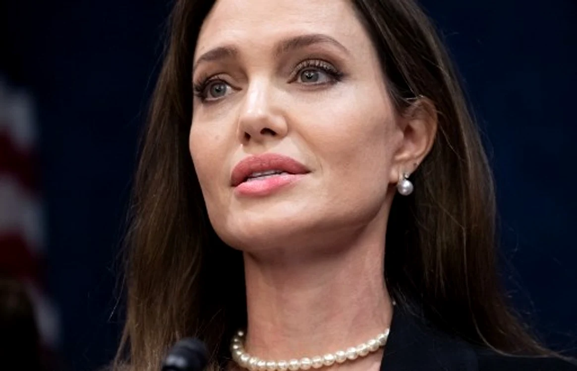 angelina jolie refugiati jpg