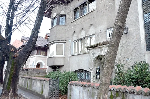 Casa a fost scoasă la vânzare în 2011 pentru suma de 850.000 de euro