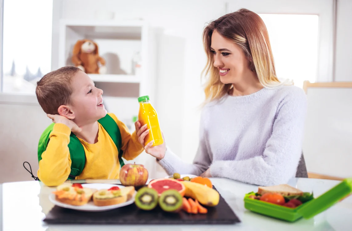 
    E bine ca toate mamele să acorde o atenție deosebită pregătirii pachețelului de școală pentru copilul ei  Foto: Shutterstock  
