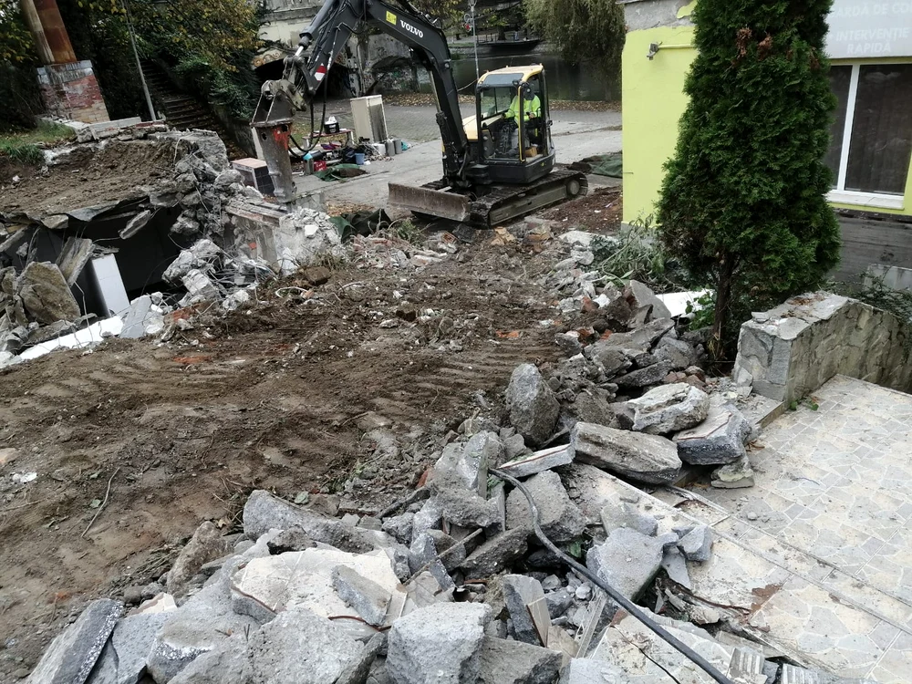 Demolare pe malul Begăi FOTO PMT