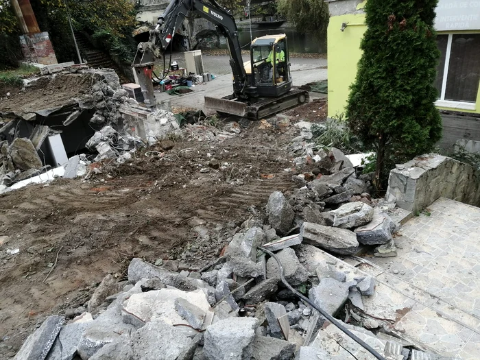 Demolare pe malul Begăi FOTO PMT