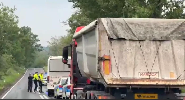 Mai multe echipaje de poliţie şi ambulanţe au ajuns la faţa locului. FOTO: ISU Tulcea