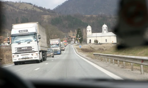 valea oltului   trafic auto lm 8988 jpeg