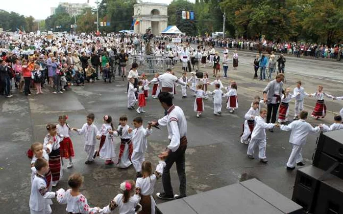 Programul festiv are loc în Piaţa Marii Adunări Naţionale. FOTO: Tudor Iovu