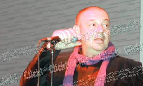 Solistul trupei Proconsul  cântă şi la biserică,  şi la petreceri jpeg