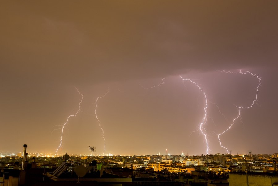Alertă meteo: ploi torențiale, vânt și grindină. 14 județe vor fi afectate | HARTĂ