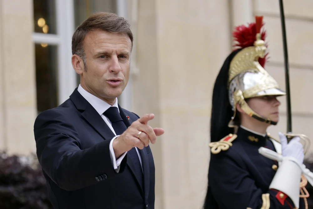 Fake news despre o lovitură de stat în Franța. Macron, mesaj de la un președinte african: „Ce se întâmplă la voi ? Sunt foarte îngrijorat!”