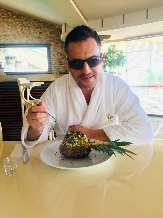 Mădălin Ionescu a urmat o cură de detoxifere alături de soţia sa, Cristina Şişcanu  jpeg