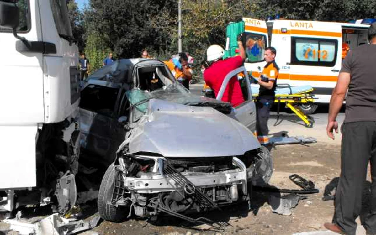 Accident grav la Slobozia. Opel izbit de TIR