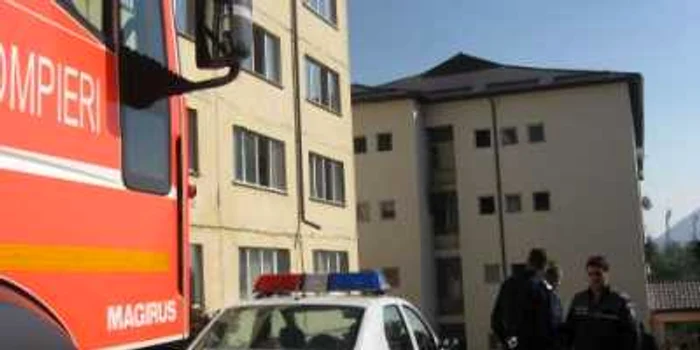 Pompierii şi poliţia au ajuns primii la incendiu