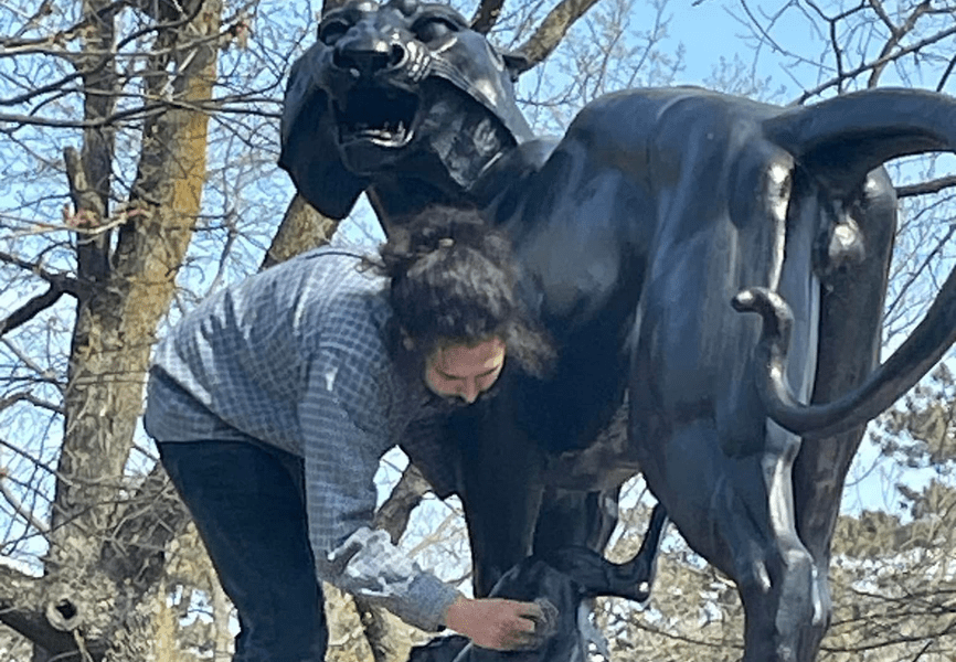 Edilii de la Buzău, acuzați că mutilează trei monumente de for public. Cum explică autoritățile