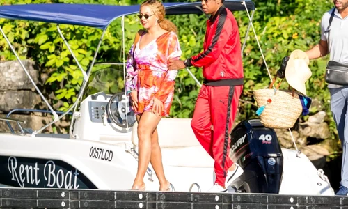 JAY Z and Beyonce enjoy their stay at Como Lake jpeg