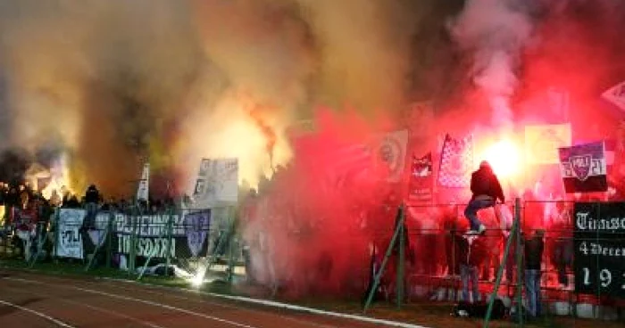 Timişoara: Fanii lui "Poli" aprind stadioanele (VIDEO)