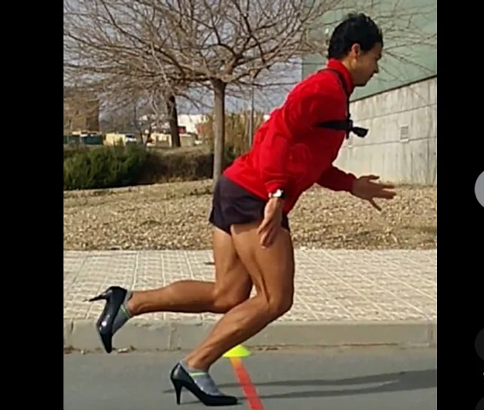 Spaniolul a stabilit un record mondial pe tocuri. FOTO captură Facebook Guinness World Records