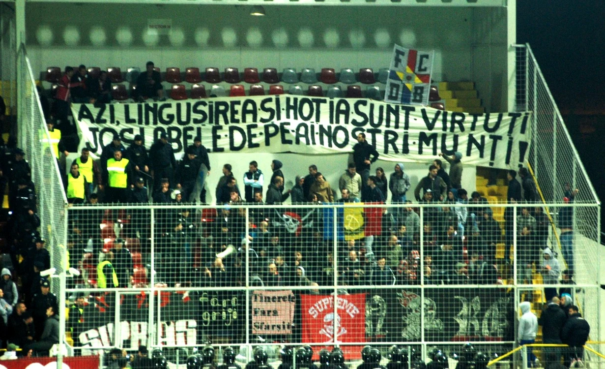 Banner-ul a fost afişat în pauza meciului dintre Astra şi Dinamo / FOTO Bogdan Vladu