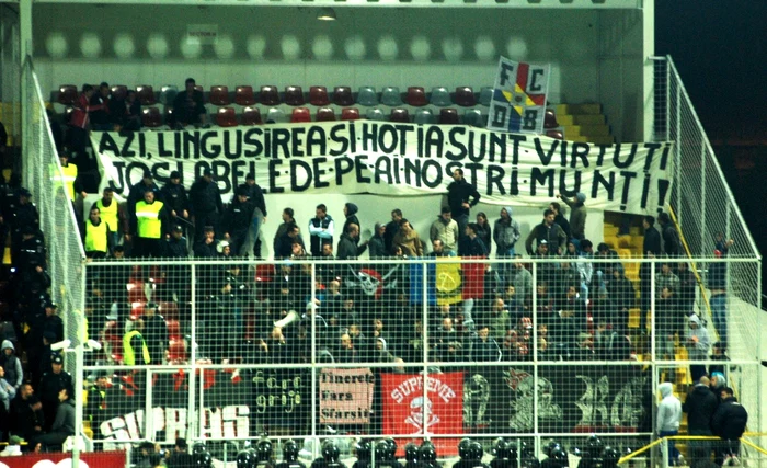 Banner-ul a fost afişat în pauza meciului dintre Astra şi Dinamo / FOTO Bogdan Vladu