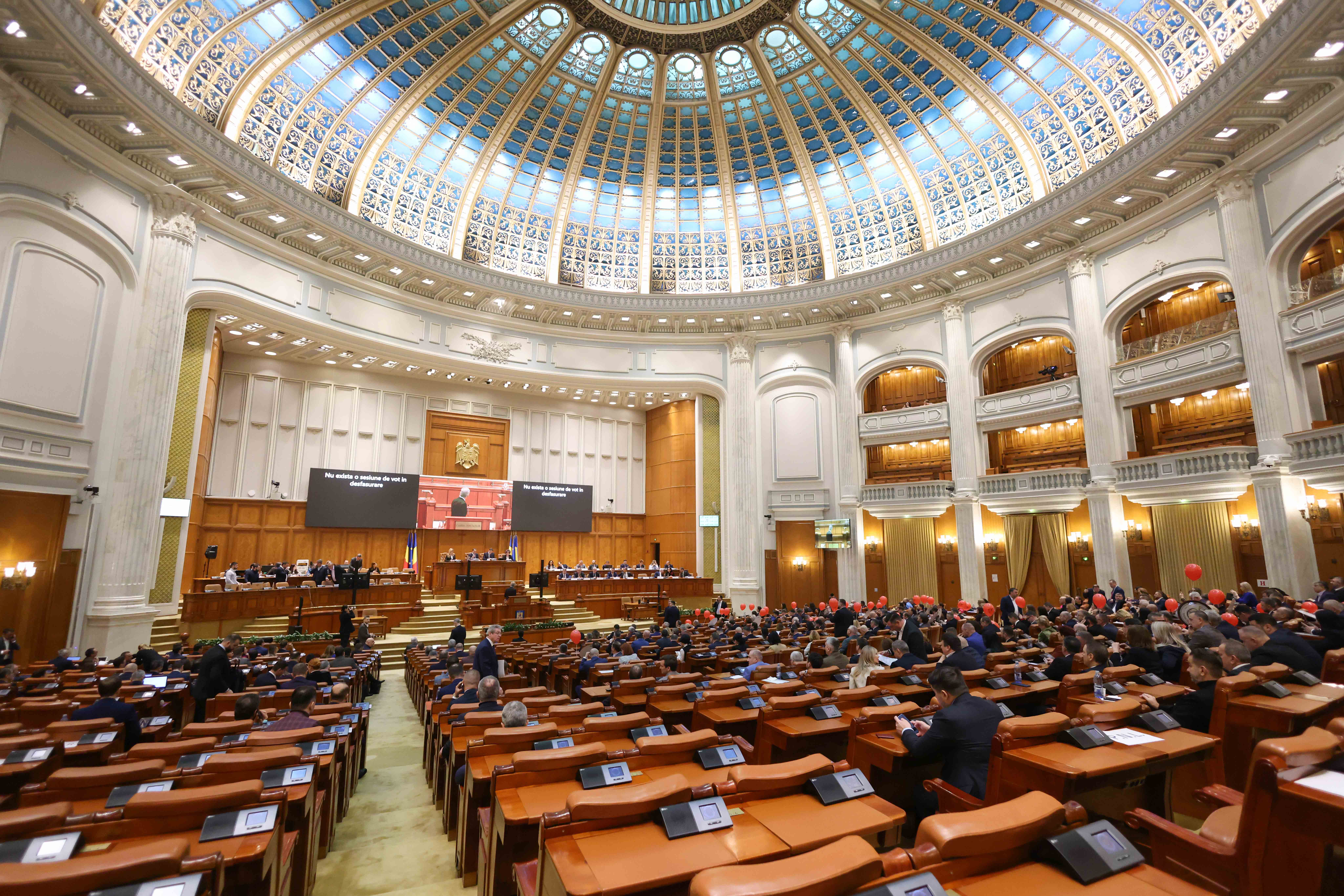 Dezbaterea și votul moțiunii de cenzură împotriva guvernului Ciolacu, la Palatul Parlamentului din București. FOTO Inquam Photos / George Călin