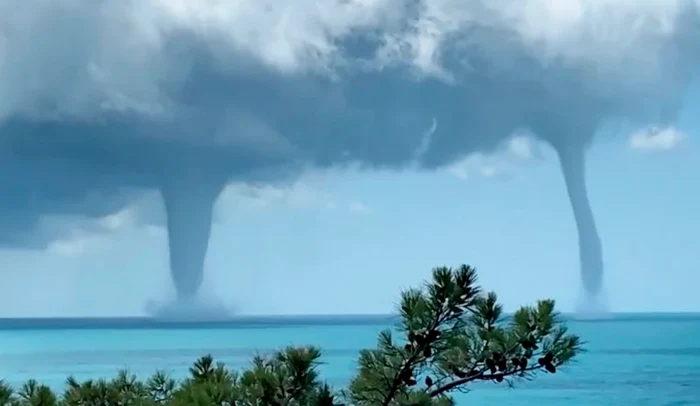Momentul în care două tornade se formează în Marea Neagră / Sursa: Facebook - Meteoplus