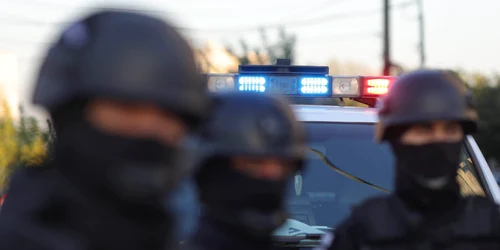 Politisti fac perchezitii la resedintele mai multor persoane implicate in altercatiile violente de sambata, 21 septembrie in orasul Pantelimon  Foto Inquam Photos Octav Ganea (1) jpg