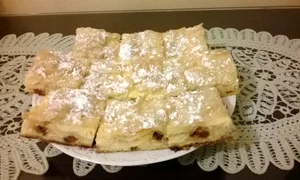 placinta cu iaurt si stafide jpeg