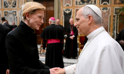 cate blanchett papa leon profimedia jpg