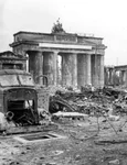 Bundesarchiv B 145 Bild P054320, Berlin, Brandenburger Tor und Pariser Platz jpg