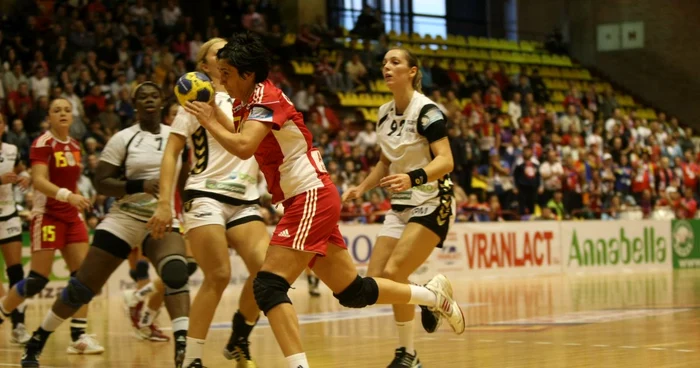 Oltchim - Toulon 28-19, în Liga Campionilor la handbal * Foto: L. Nica