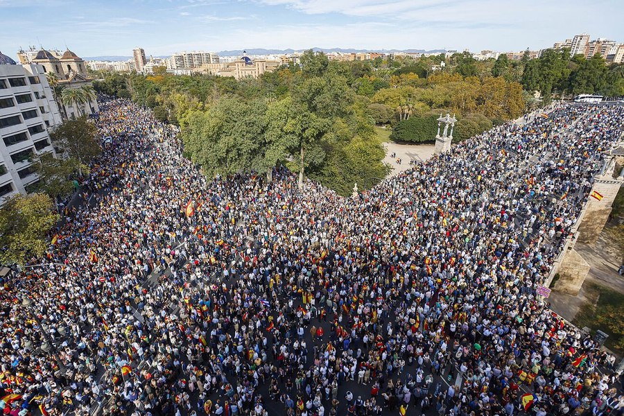 Manifestaţii în toată Spania împotriva premierului Sanchez şi a amnistiei pentru separatiştii catalani VIDEO