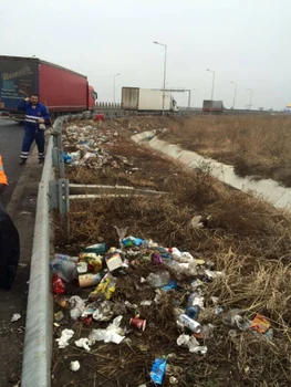 Gunoi pe Autostrada Vestului