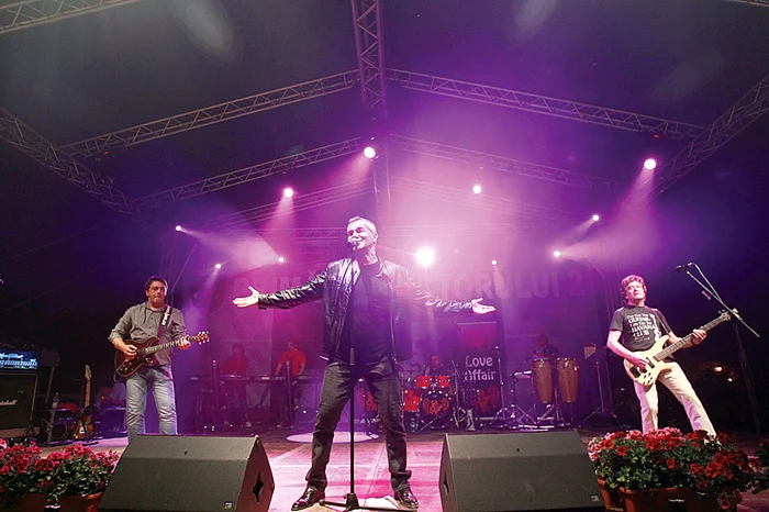 Trupa Holograf a fost anunțată în ultimul moment că sala în care urma să cânte nu are aviz de la pompieri