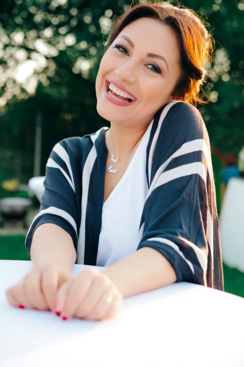 Andra a fost uimită de cadoul impresionant primit de la manelistFoto: Arhiva personală