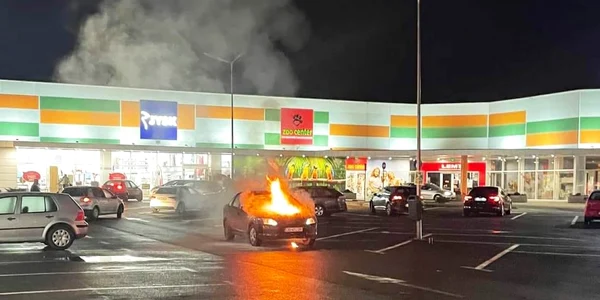 incendiu masina KFC