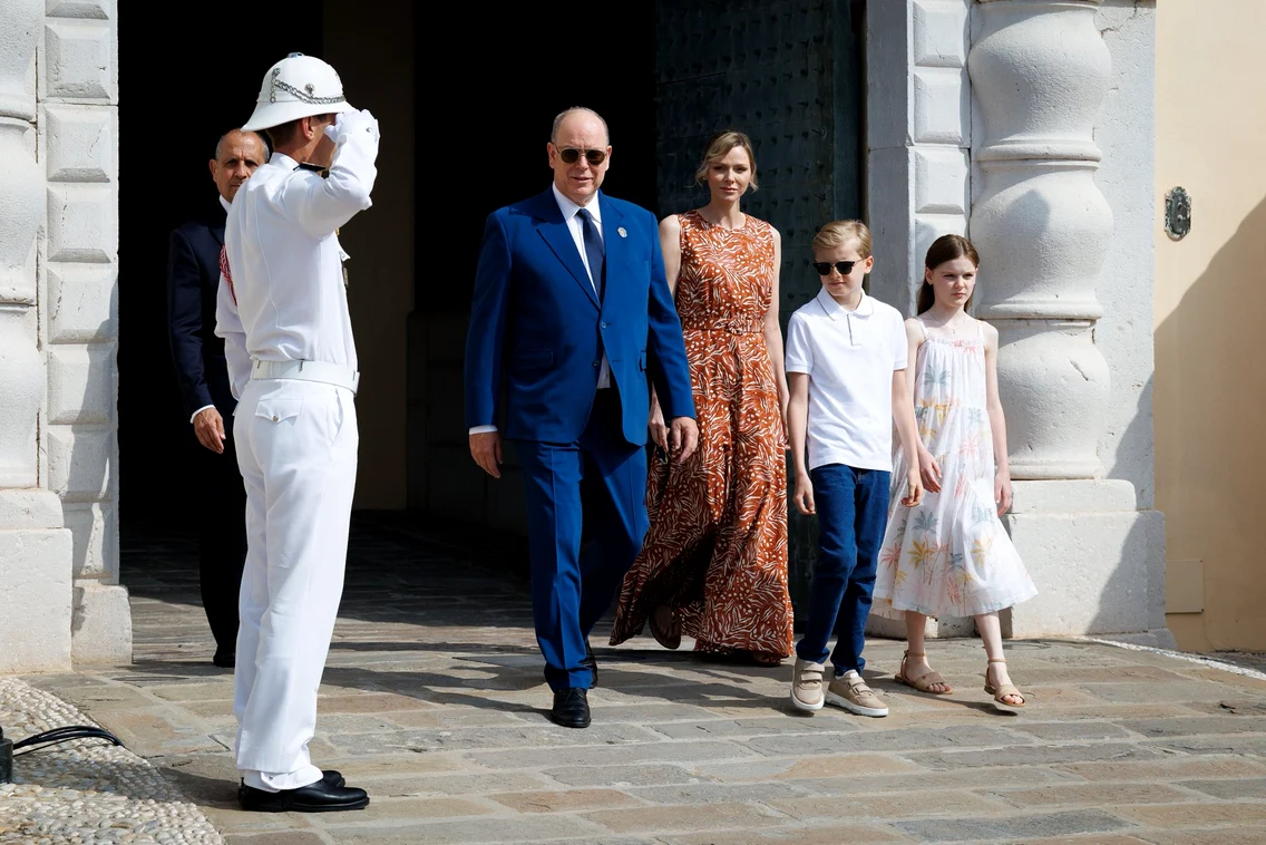 Prințul Albert de Monaco cu Prințesa Charlene, Prințesa Gabriella și Prințul Jacques
