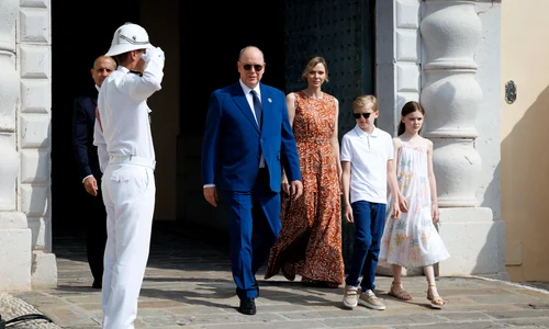 Prințul Albert de Monaco cu Prințesa Charlene, Prințesa Gabriella și Prințul Jacques la Întâlnirea Siturilor Istorice Grimaldi 2025   Palatul Princiar (1) jpg