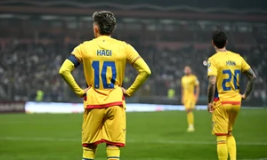 Ianis Hagi si Dennis Man (Sportpictures) jpg