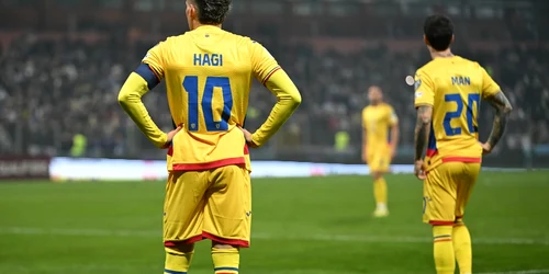 Ianis Hagi si Dennis Man (Sportpictures) jpg