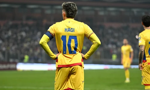 Ianis Hagi si Dennis Man (Sportpictures) jpg